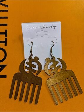 Fashion Jewelry Wooden Afro Pick Dangle Earrings - Gold Brown